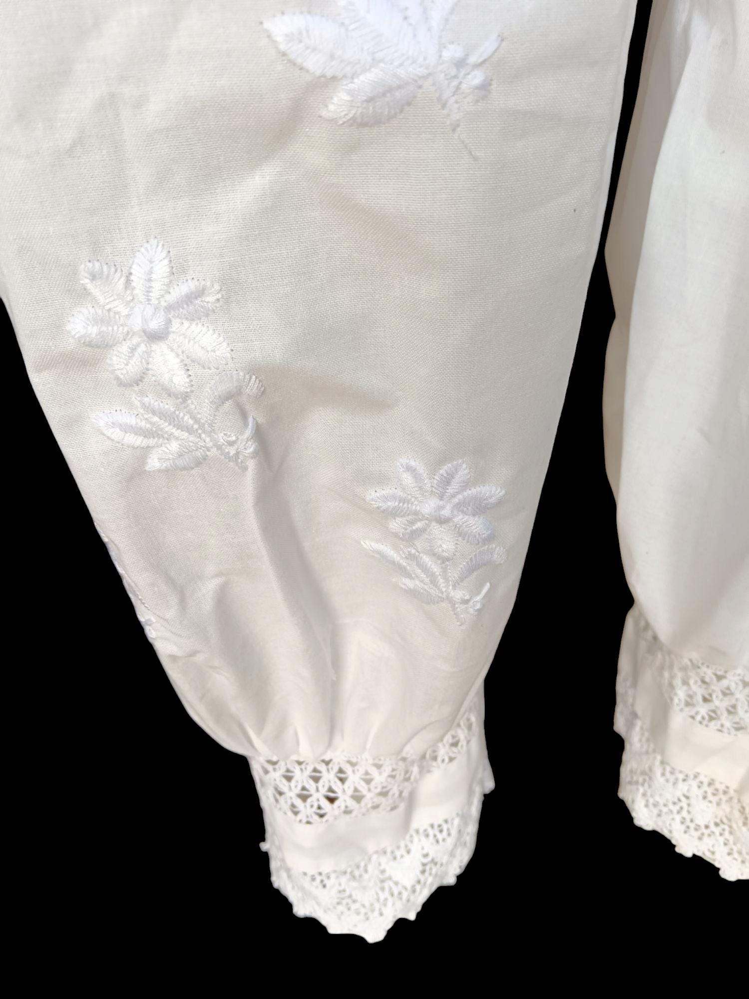 Set of 2 piece Cotton Lavender White Chikankari Embroidered Kurta with White Cotton Embroidered With Lace Work Tapered Leg Salwar Elastic