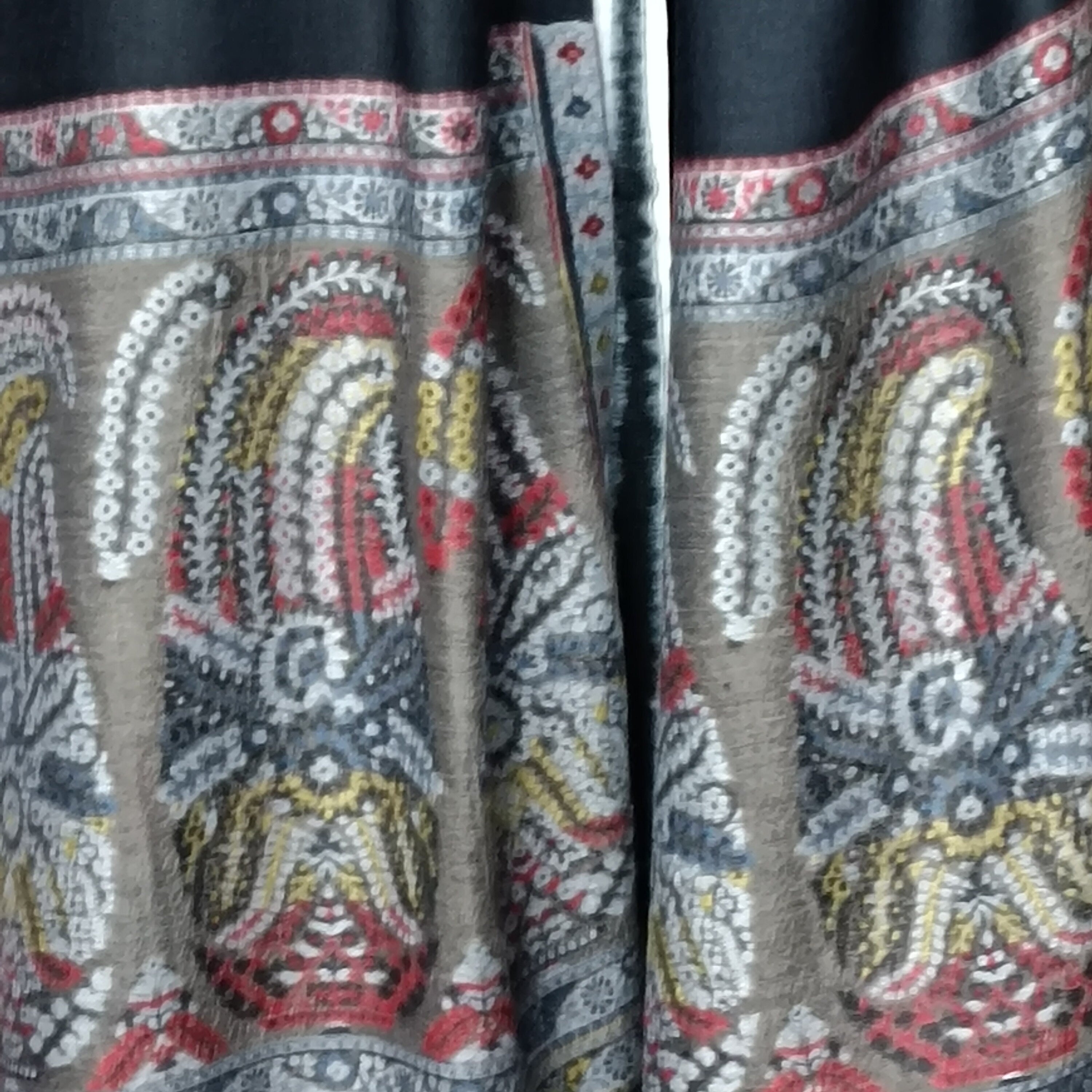 Black Embroidered 100 % Pashmina Cashmere Shawl/Scarf Luxurious Hand woven Soft Touch Lightweight Travel Blanket Vintage Winter Outfit