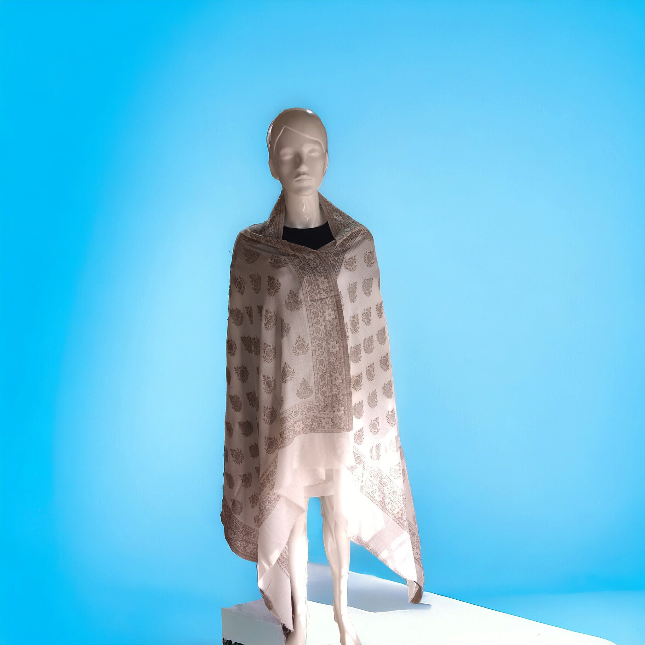 White Embroidered 100 % Cashmere Pashmina Luxurious Hand woven Shawl/Scarf Soft Touch Lightweight Travel Blanket Vintage Winter Outfit