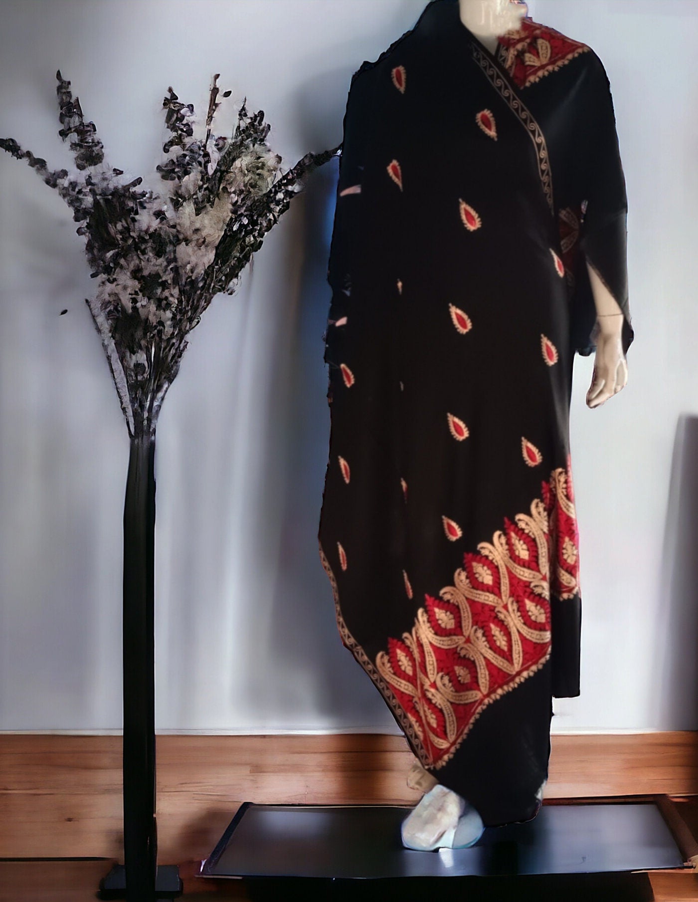 Black Red 100 % Cashmere Pashmina Shawl/Scarf Luxurious Embroidered Soft Touch Lightweight Vintage Winter Outfit Minimalist Designer Shawl