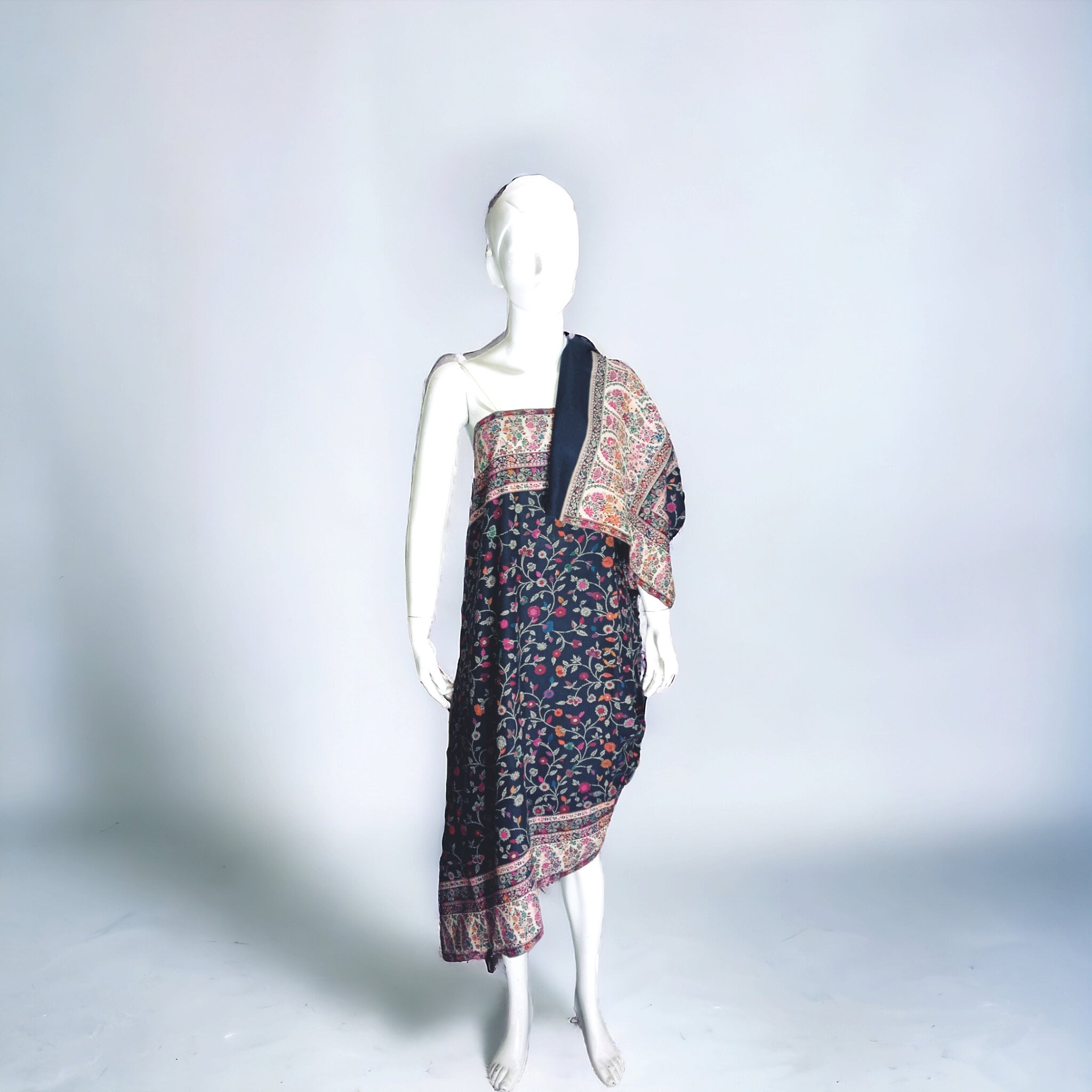 Black Floral Embroidered 100% cashmere Pashmina Luxurious Hand woven shawl scarf Travel Blanket Vintage Shawl Winter Pashmina Neck Warmer