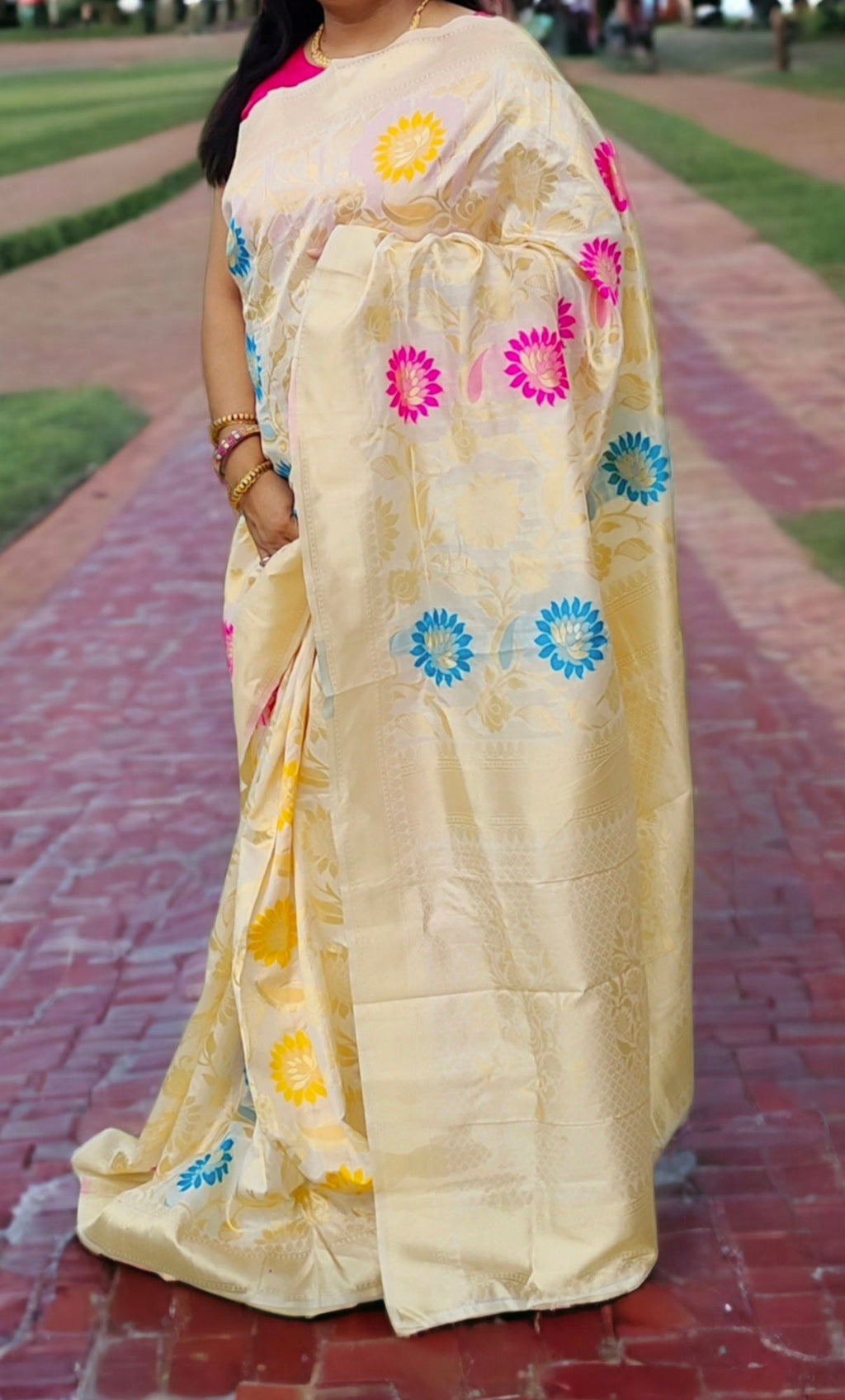 Off White Silk Embroidered Saree For Women Girls Zari Work With Unstitched Off White Blouse Piece Thread Work Bollywood Fashion Wedding