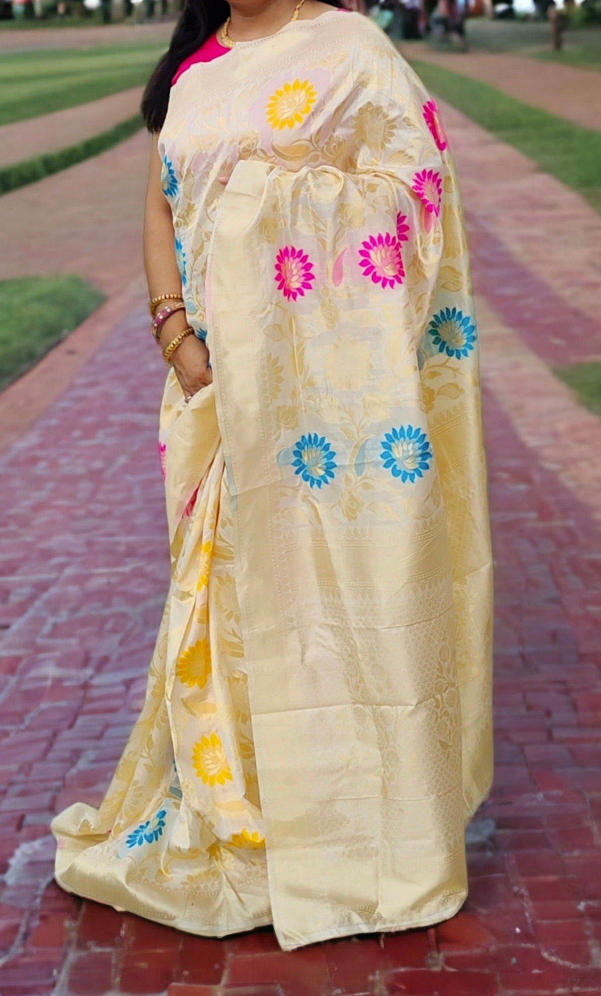 Off White Silk Embroidered Saree For Women Girls Zari Work With Unstitched Off White Blouse Piece Thread Work Bollywood Fashion Wedding