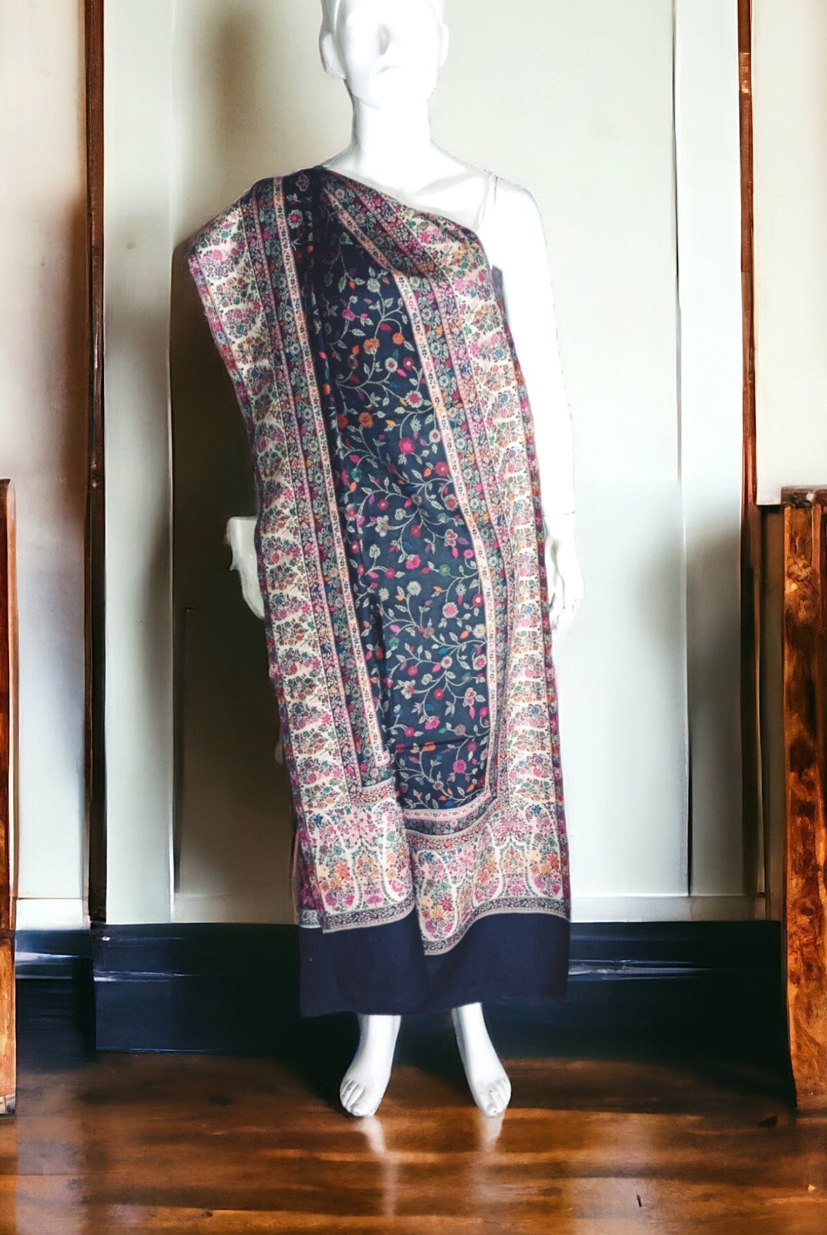 Black Floral Embroidered 100% cashmere Pashmina Luxurious Hand woven shawl scarf Travel Blanket Vintage Shawl Winter Pashmina Neck Warmer