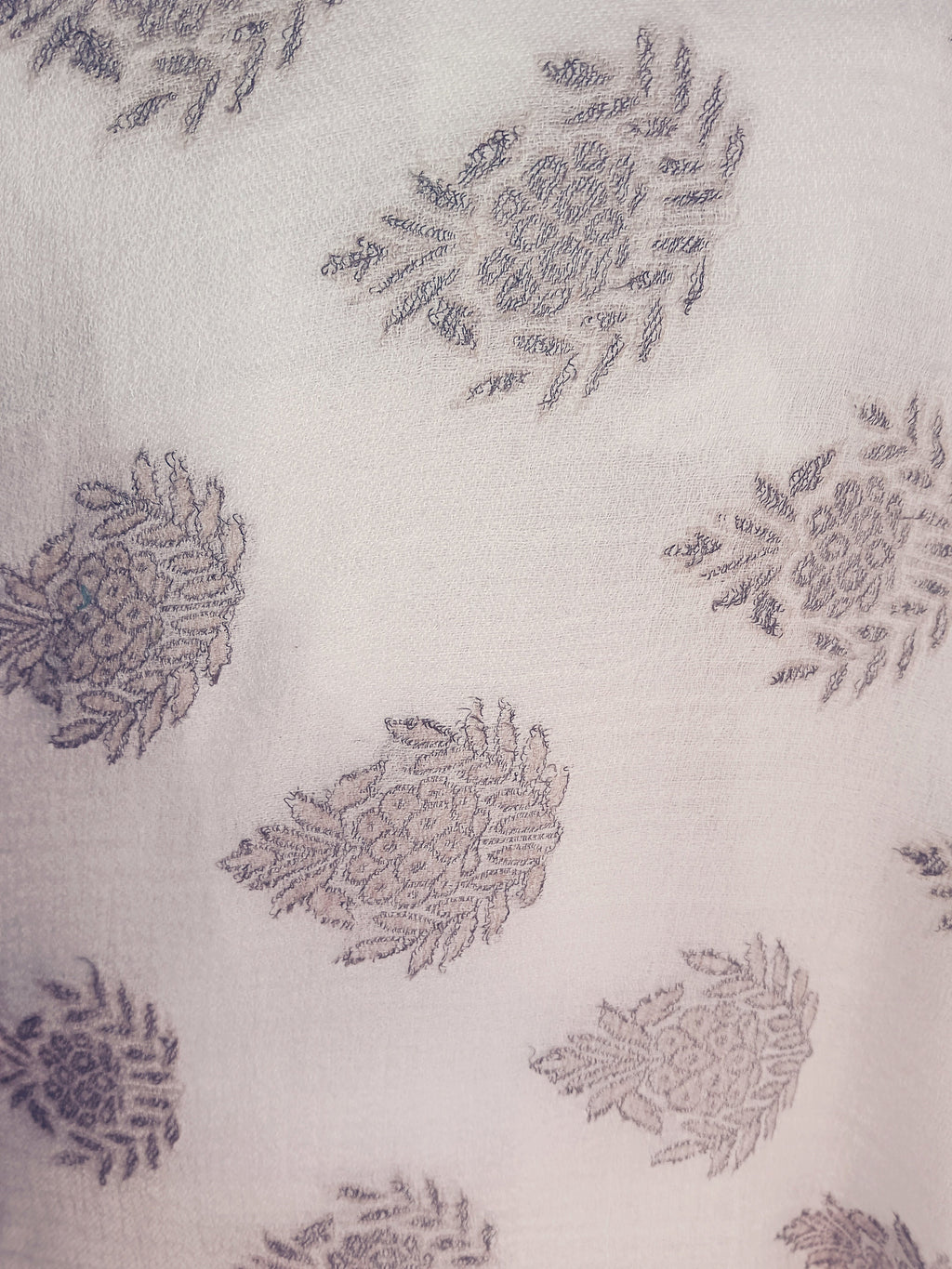 White Embroidered 100 % Cashmere Pashmina Luxurious Hand woven Shawl/Scarf Soft Touch Lightweight Travel Blanket Vintage Winter Outfit